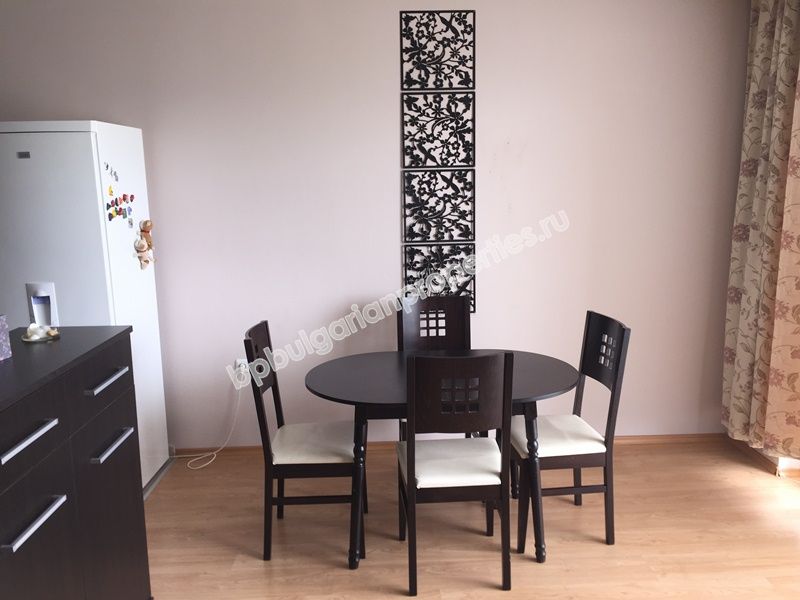 Трехкомнатная меблированная квартира на продажу вблизи моря в курорте Святой Влас Трехкомнатная меблированная квартира на продажу вблизи моря в курорте Святой Влас