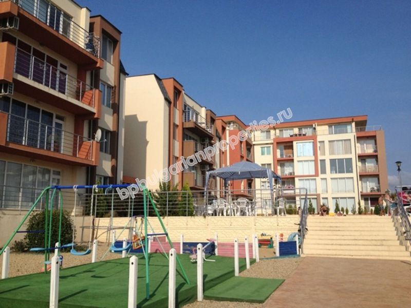 Трехкомнатная меблированная квартира на продажу вблизи моря в курорте Святой Влас Трехкомнатная меблированная квартира на продажу вблизи моря в курорте Святой Влас