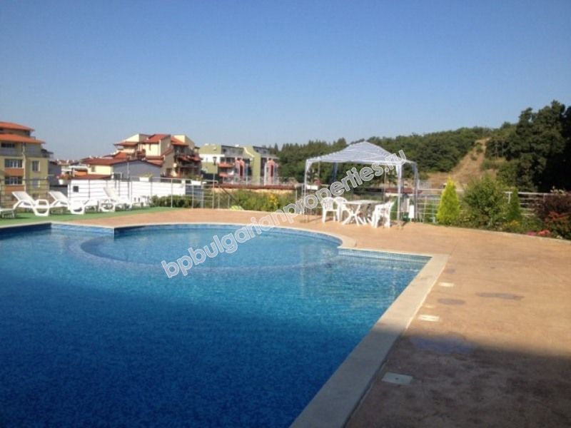 Трехкомнатная меблированная квартира на продажу вблизи моря в курорте Святой Влас Трехкомнатная меблированная квартира на продажу вблизи моря в курорте Святой Влас