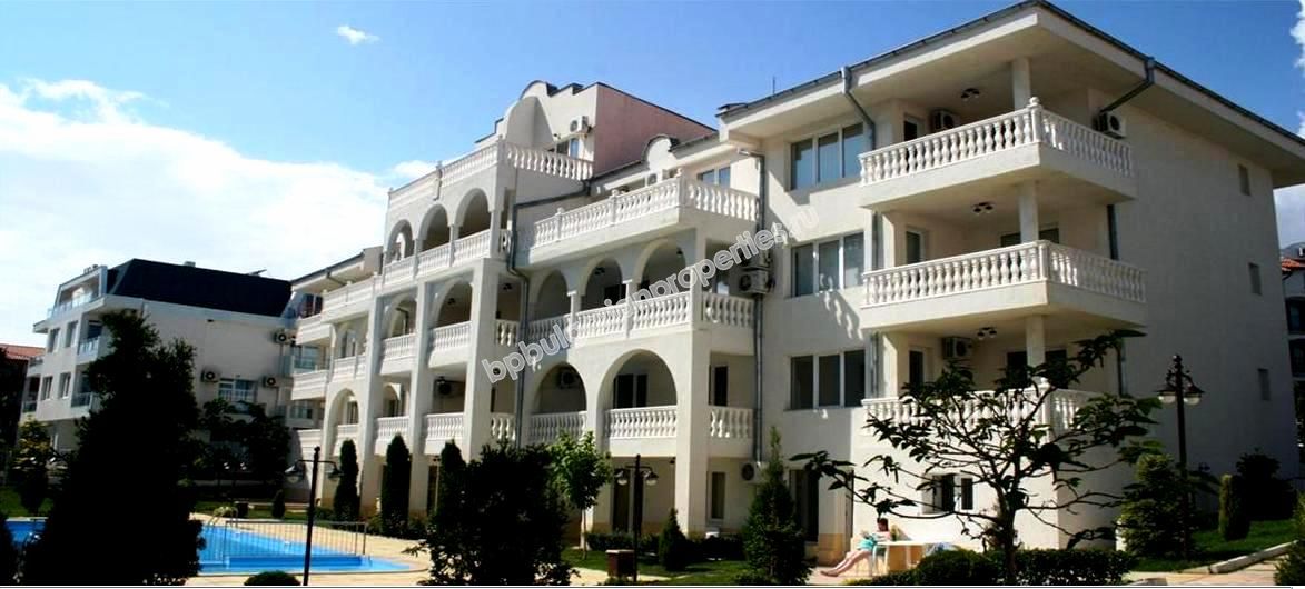 Шикарный двухкомнатный апартамент на первой линии моря на продажу в курорте Святой Влас