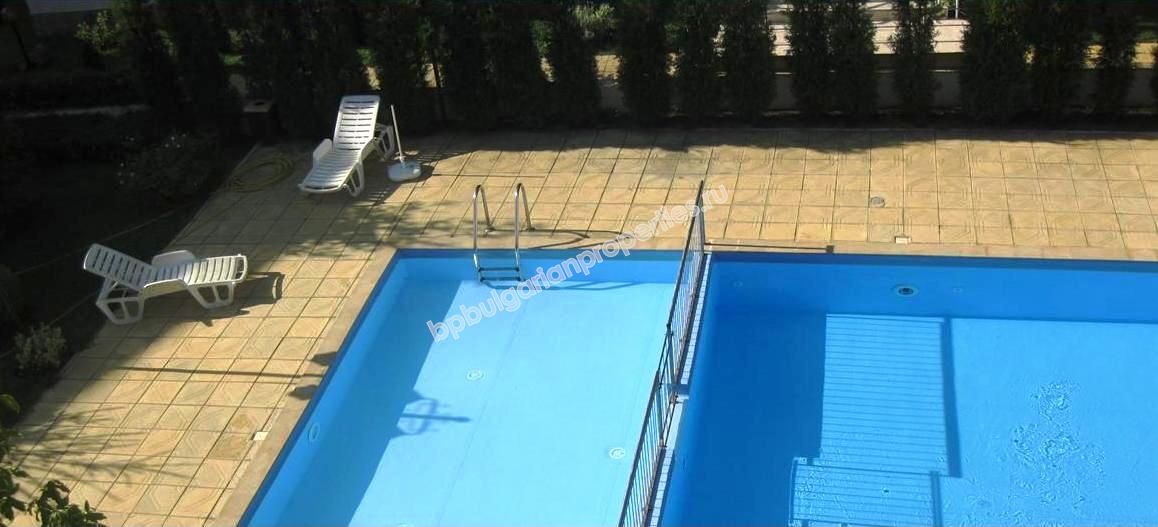 Шикарный двухкомнатный апартамент на первой линии моря на продажу в курорте Святой Влас