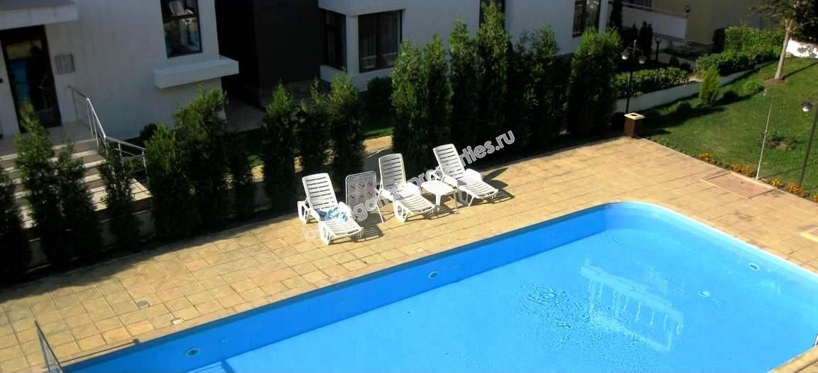 Шикарный двухкомнатный апартамент на первой линии моря на продажу в курорте Святой Влас