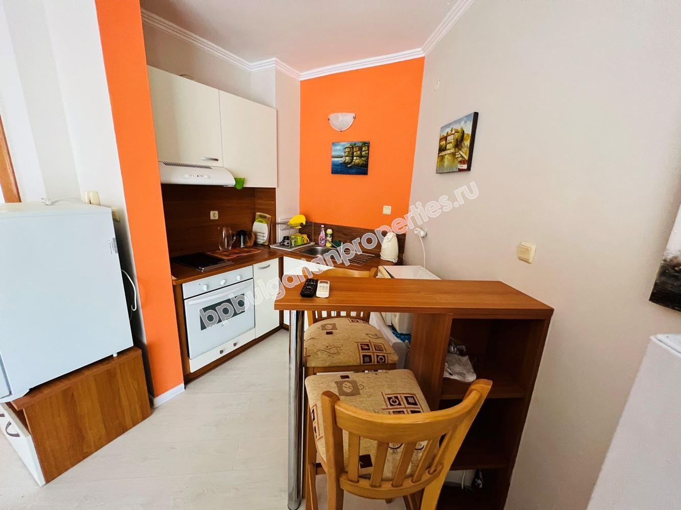 Трехкомнатная меблированная квартира близко к морю на продажу в курорте Святой Влас