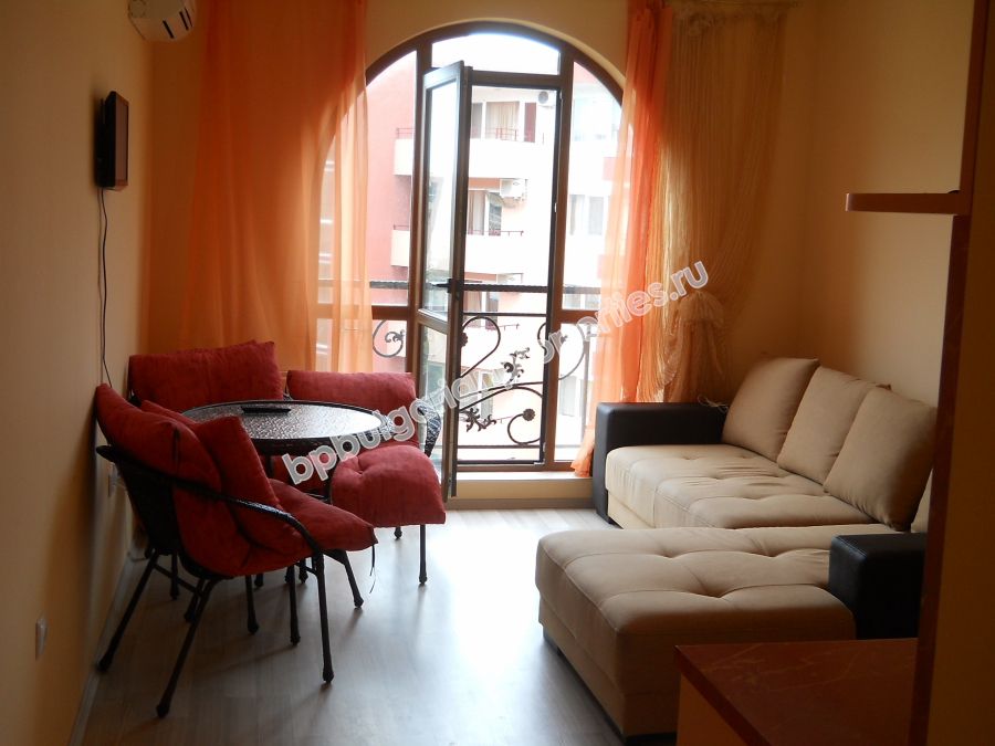 Меблированная студия близко к пляжу на продажу в курорте Елените