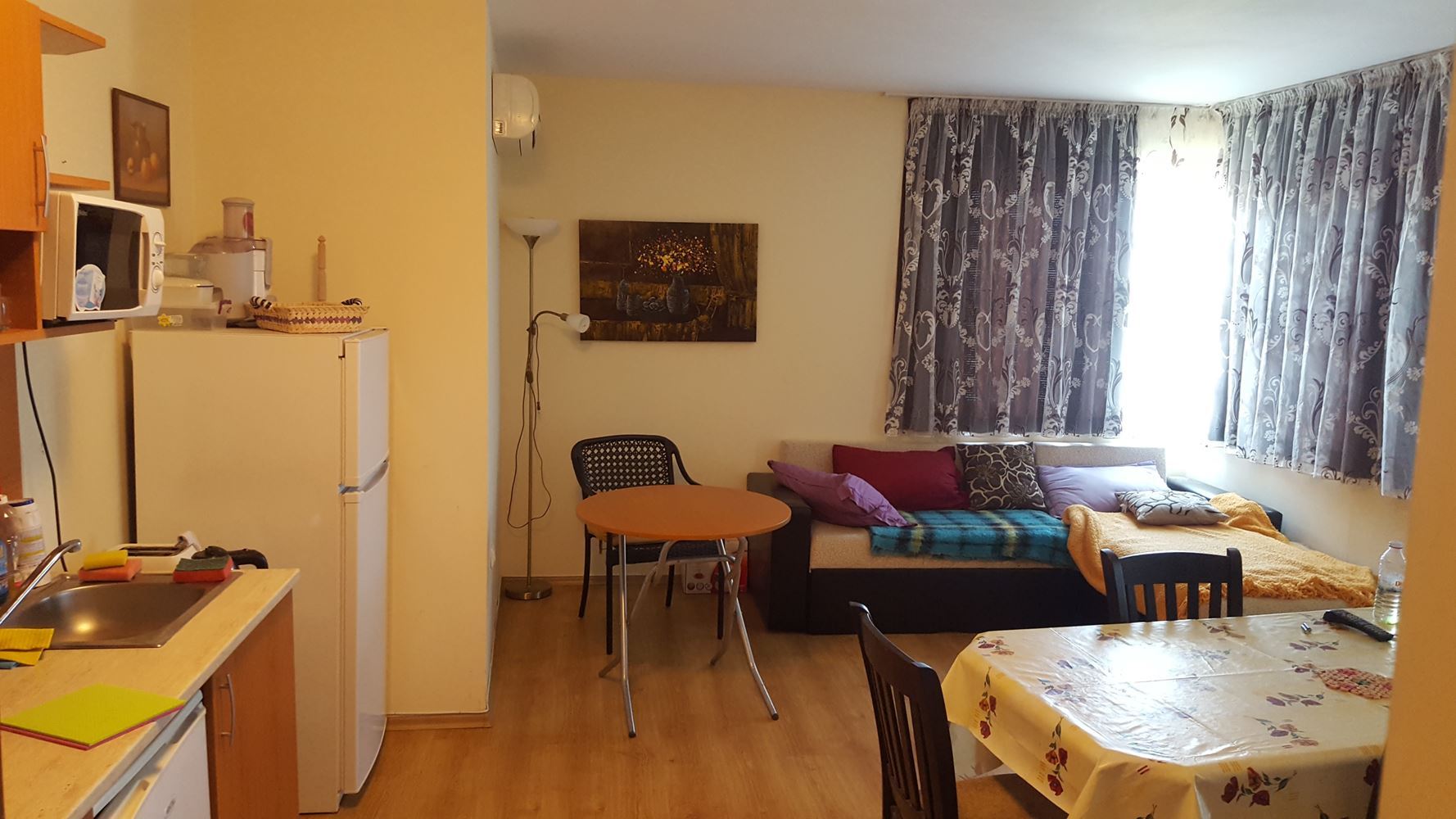 Просторная двухкомнатная квартира близко от центра Солнечного Берега