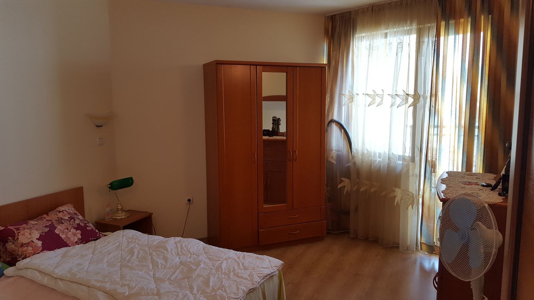 Просторная двухкомнатная квартира близко от центра Солнечного Берега