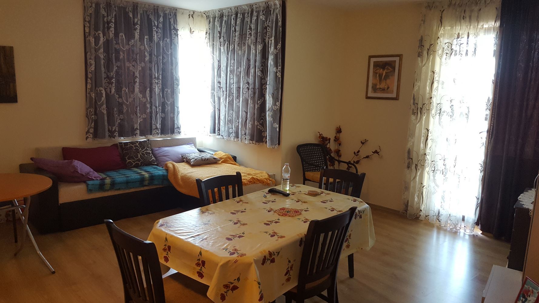 Просторная двухкомнатная квартира близко от центра Солнечного Берега