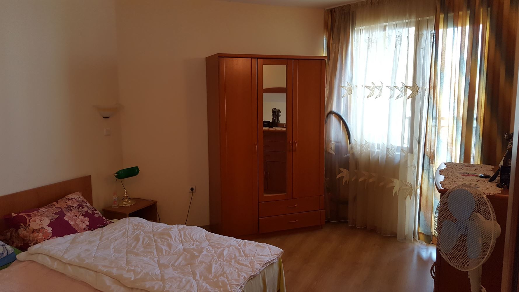 Просторная двухкомнатная квартира близко от центра Солнечного Берега