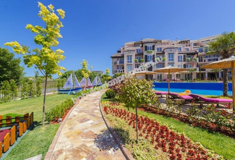 Шикарные квартиры в красивом комплексе на первой линии моря на продажу в городе Созополь