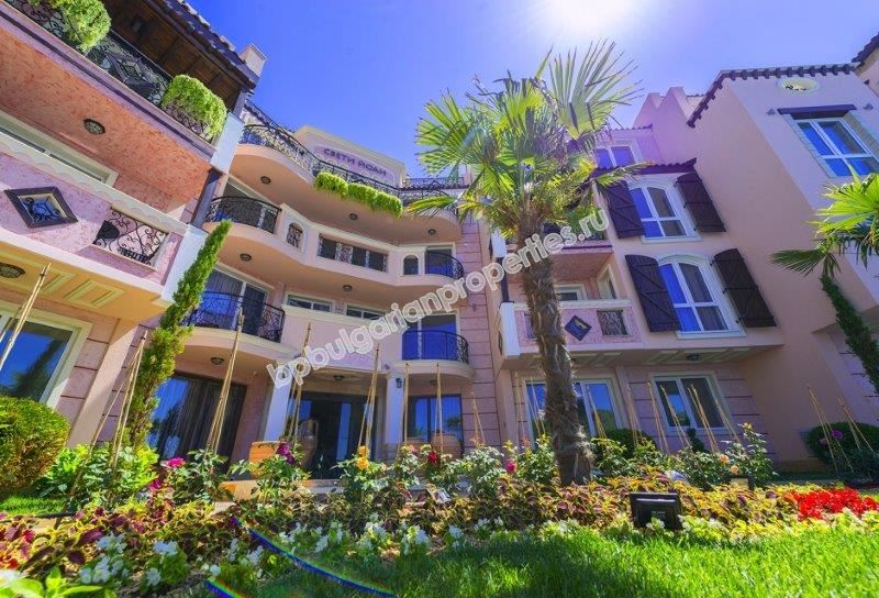 Шикарные квартиры в красивом комплексе на первой линии моря на продажу в городе Созополь