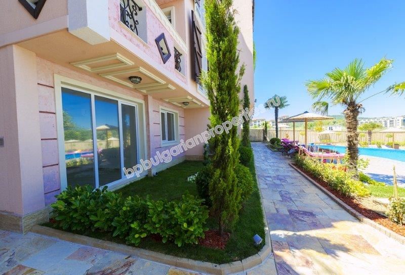 Шикарные квартиры в красивом комплексе на первой линии моря на продажу в городе Созополь