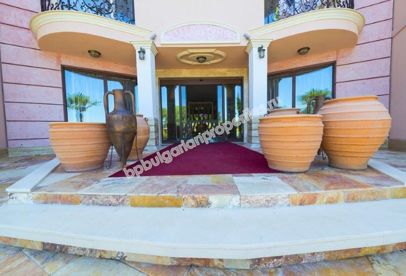 Шикарные квартиры в красивом комплексе на первой линии моря на продажу в городе Созополь