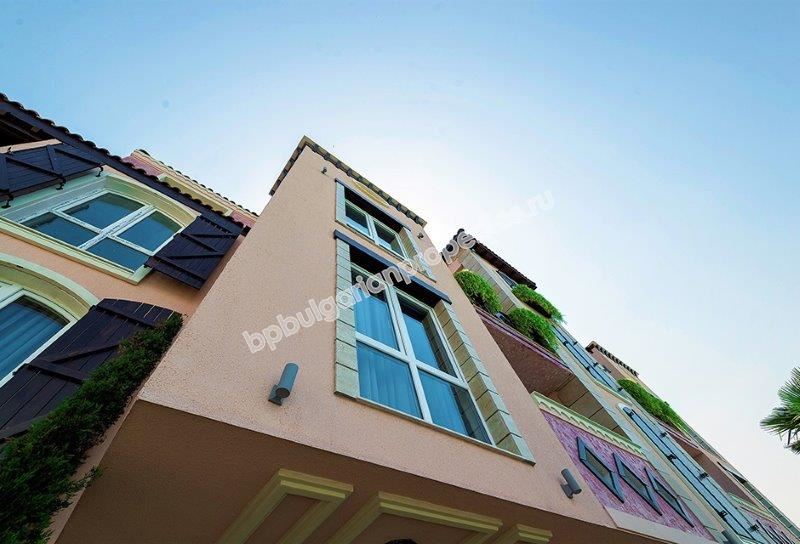 Шикарные квартиры в красивом комплексе на первой линии моря на продажу в городе Созополь