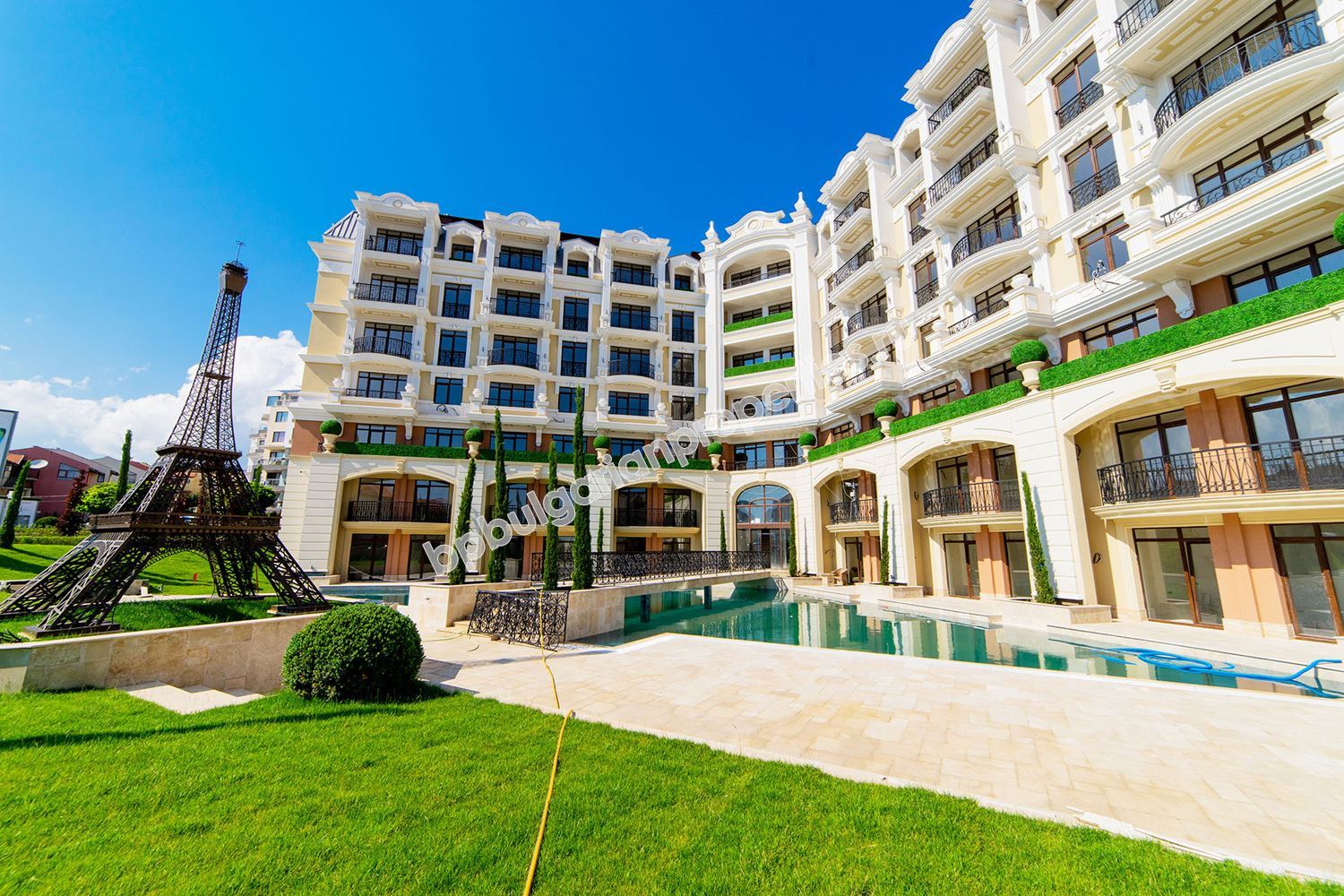 Шикарные квартиры с видом на море на продажу в новом комплексе в курорте Святой Влас