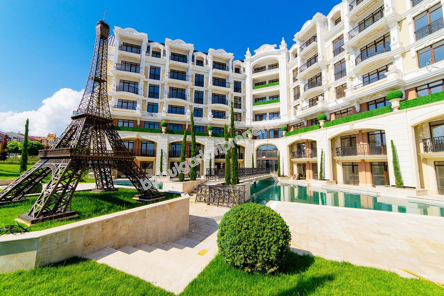 Шикарные квартиры с видом на море на продажу в новом комплексе в курорте Святой Влас