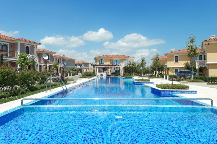 Шикарные квартиры с видом на море на продажу в новом комплексе в курорте Святой Влас