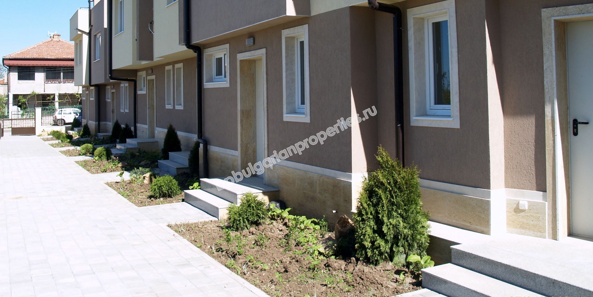 Трехэтажные дома-таунхаусы по выгодной цене в городе Черноморец