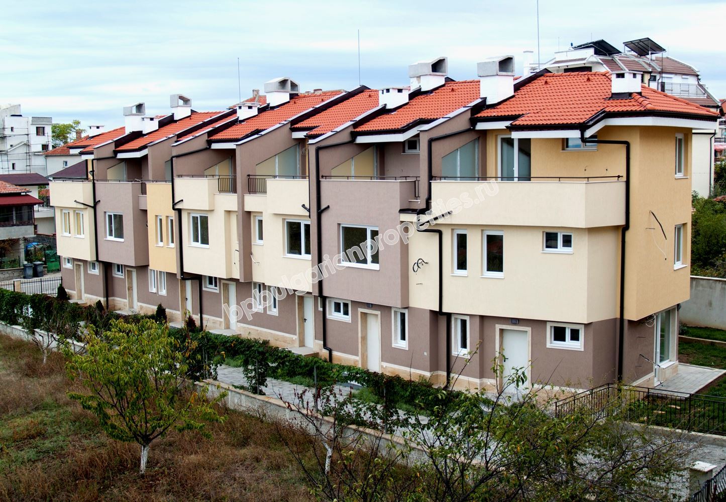 Трехэтажные дома-таунхаусы по выгодной цене в городе Черноморец