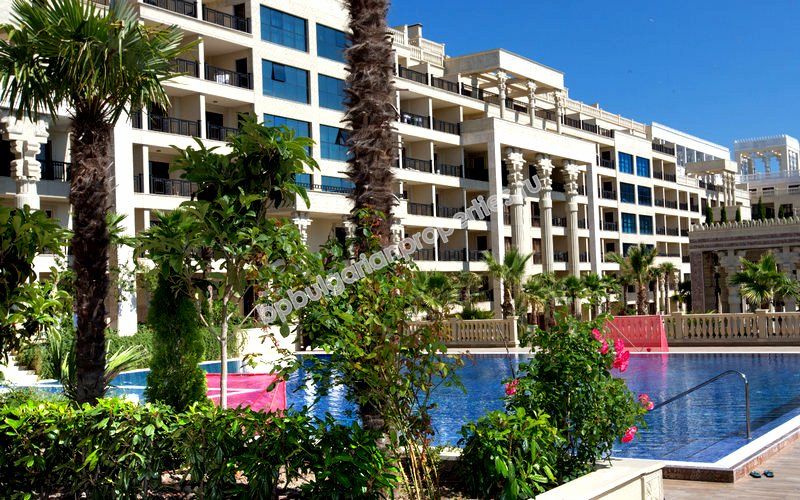 Люксовые квартиры с видом на море до пляжа в курорте Золотые пески