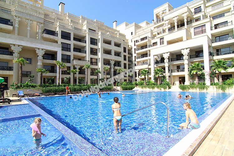 Люксовые квартиры с видом на море до пляжа в курорте Золотые пески