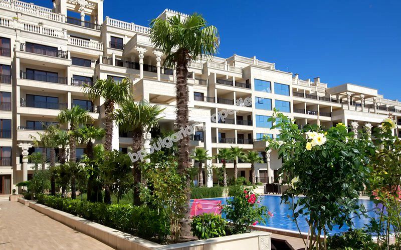 Люксовые квартиры с видом на море до пляжа в курорте Золотые пески