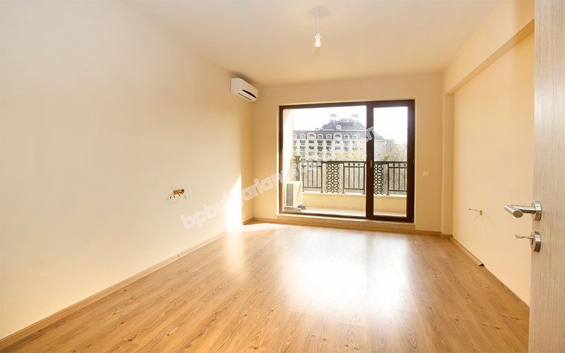 Люксовые квартиры с видом на море до пляжа в курорте Золотые пески