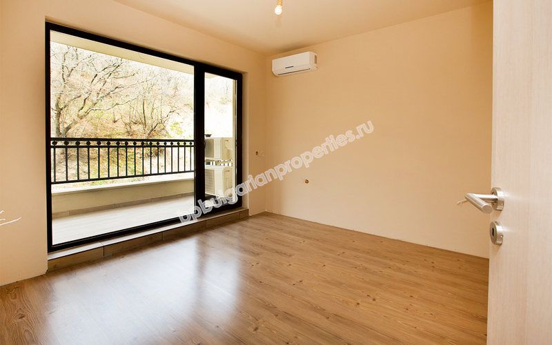 Люксовые квартиры с видом на море до пляжа в курорте Золотые пески