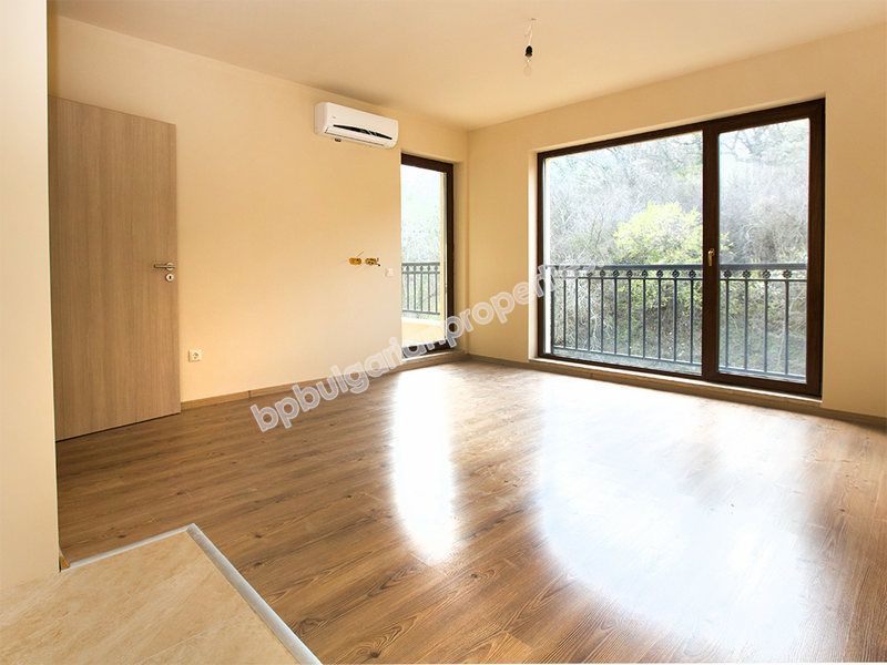 Люксовые квартиры с видом на море до пляжа в курорте Золотые пески