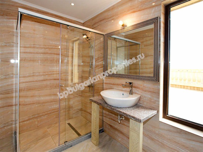 Люксовые квартиры с видом на море до пляжа в курорте Золотые пески