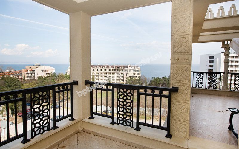Люксовые квартиры с видом на море до пляжа в курорте Золотые пески