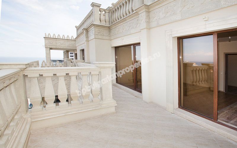 Люксовые квартиры с видом на море до пляжа в курорте Золотые пески