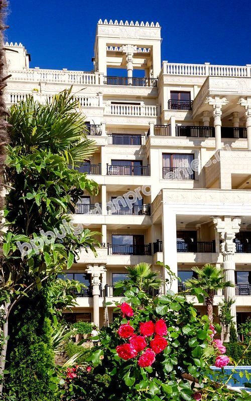 Люксовые квартиры с видом на море до пляжа в курорте Золотые пески