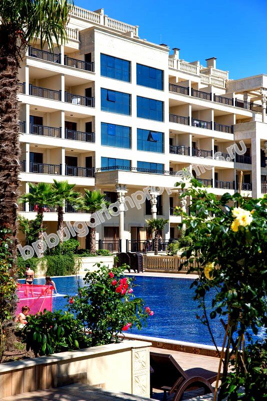 Люксовые квартиры с видом на море до пляжа в курорте Золотые пески