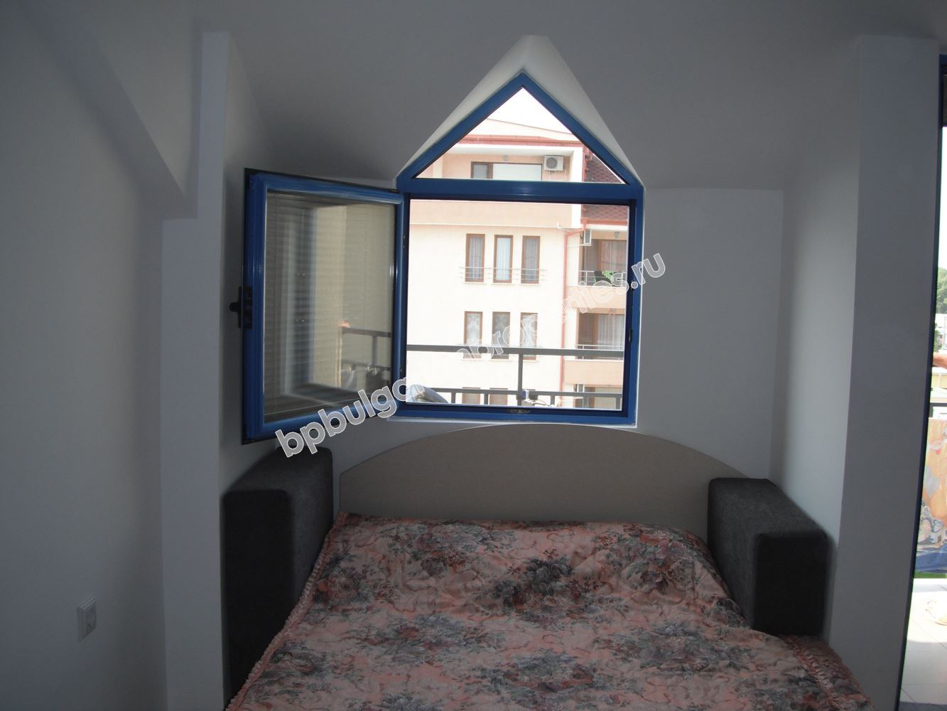 Выгодная вторичка - дешевая студия в центральной части Солнечного Берега