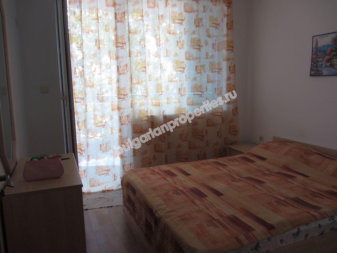 Недорогая двухкомнатная квартира близко от цента Солнечного Берега