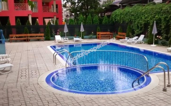 Недорогая двухкомнатная квартира близко от цента Солнечного Берега