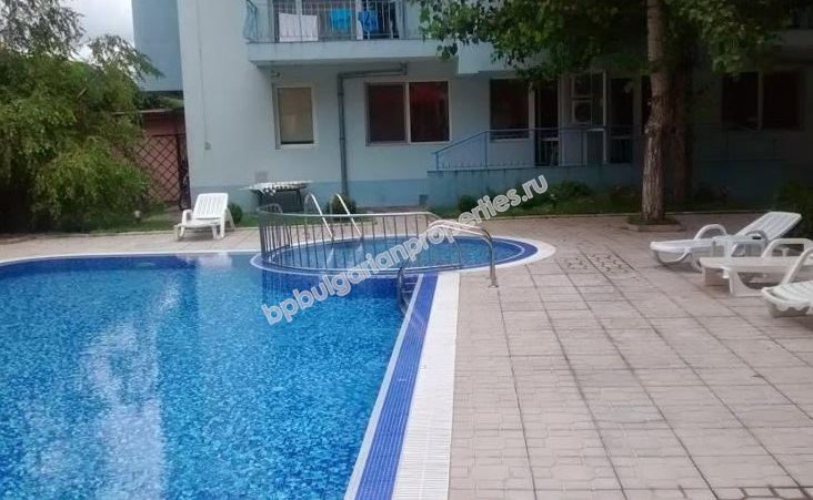 Недорогая двухкомнатная квартира близко от цента Солнечного Берега