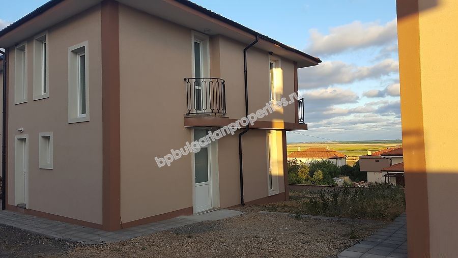 Новый двухэтажный дом с мебелью всего в 10 км от моря, обл. Бургас