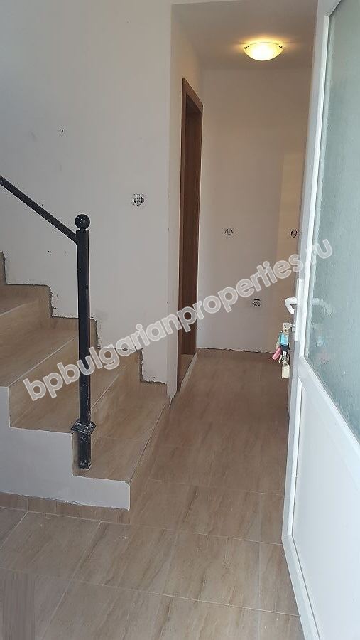 Новый двухэтажный дом с мебелью всего в 10 км от моря, обл. Бургас