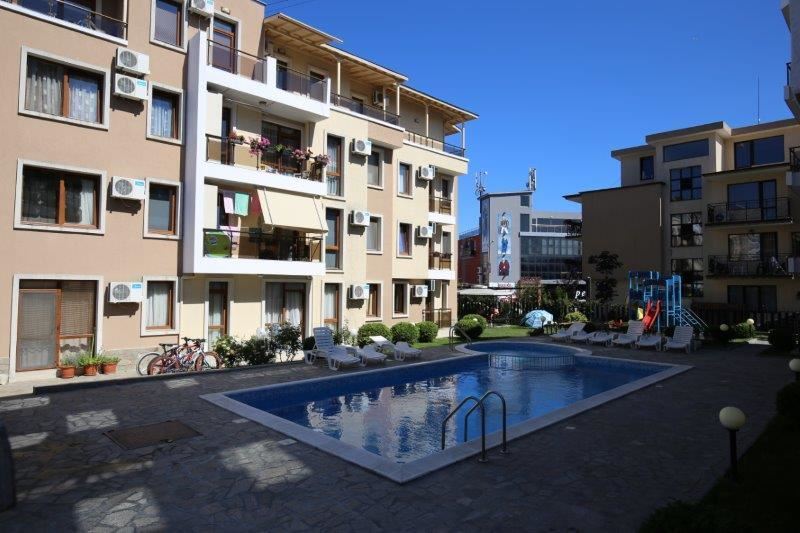 Меблированная квартира в комплексе для круглогодичного проживания в Равде