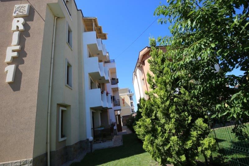 Меблированная квартира в комплексе для круглогодичного проживания в Равде