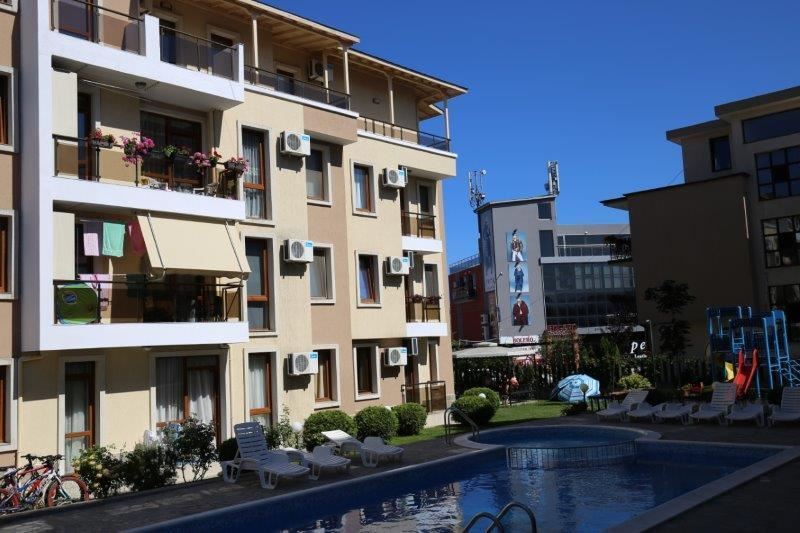 Меблированная квартира в комплексе для круглогодичного проживания в Равде