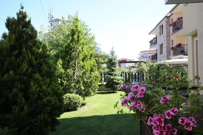 Меблированная квартира в комплексе для круглогодичного проживания в Равде