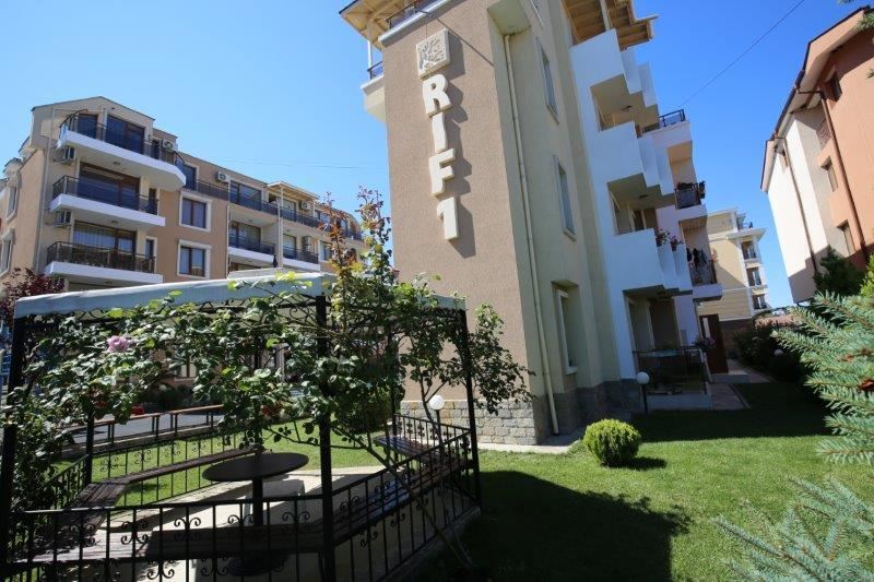 Меблированная квартира в комплексе для круглогодичного проживания в Равде