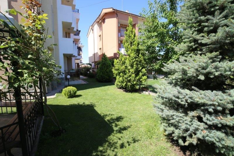 Меблированная квартира в комплексе для круглогодичного проживания в Равде