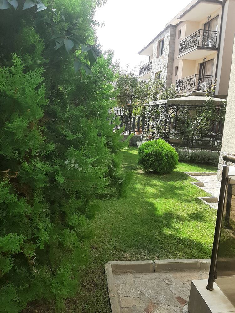 Меблированная квартира в комплексе для круглогодичного проживания в Равде