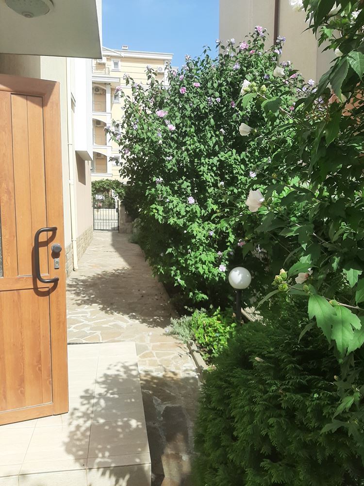 Меблированная квартира в комплексе для круглогодичного проживания в Равде