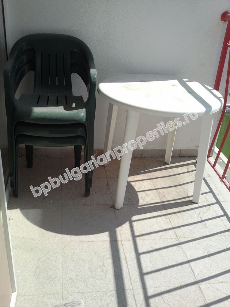 Люксовая меблированная трехкомнатная квартира недалеко от Южного пляжа на продажу в курорте Равда