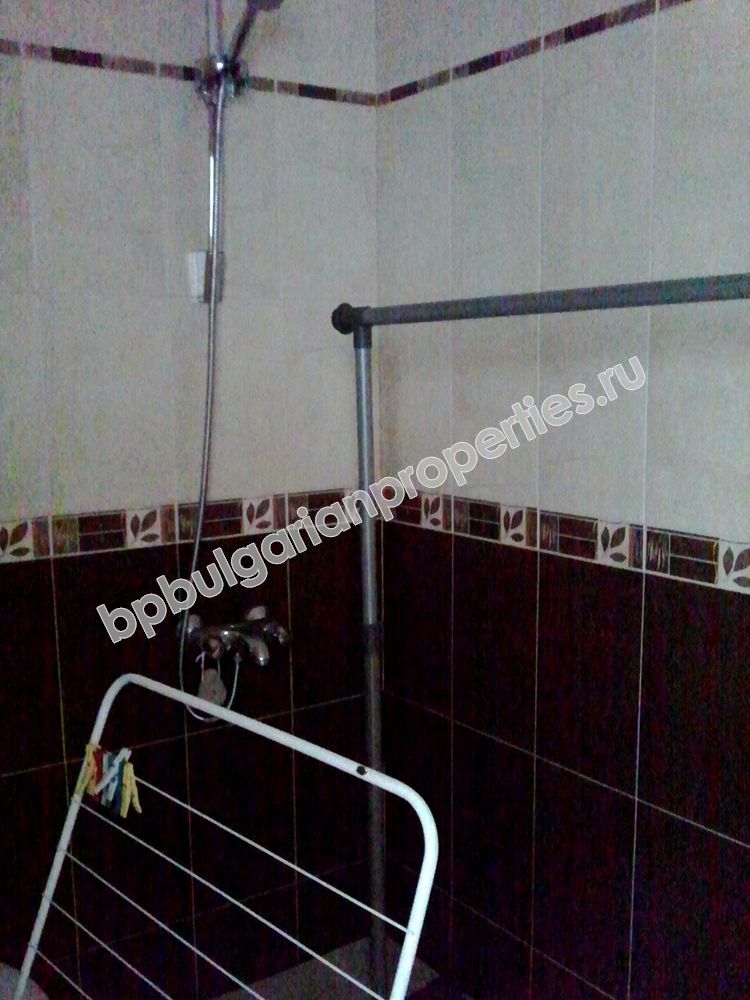 Люксовая меблированная трехкомнатная квартира недалеко от Южного пляжа на продажу в курорте Равда