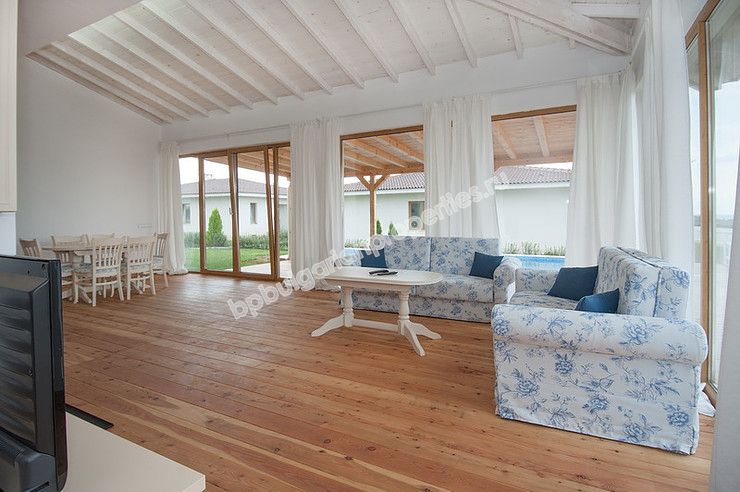 Шикарные дома с видом на море на продажу в курорте Лозенец